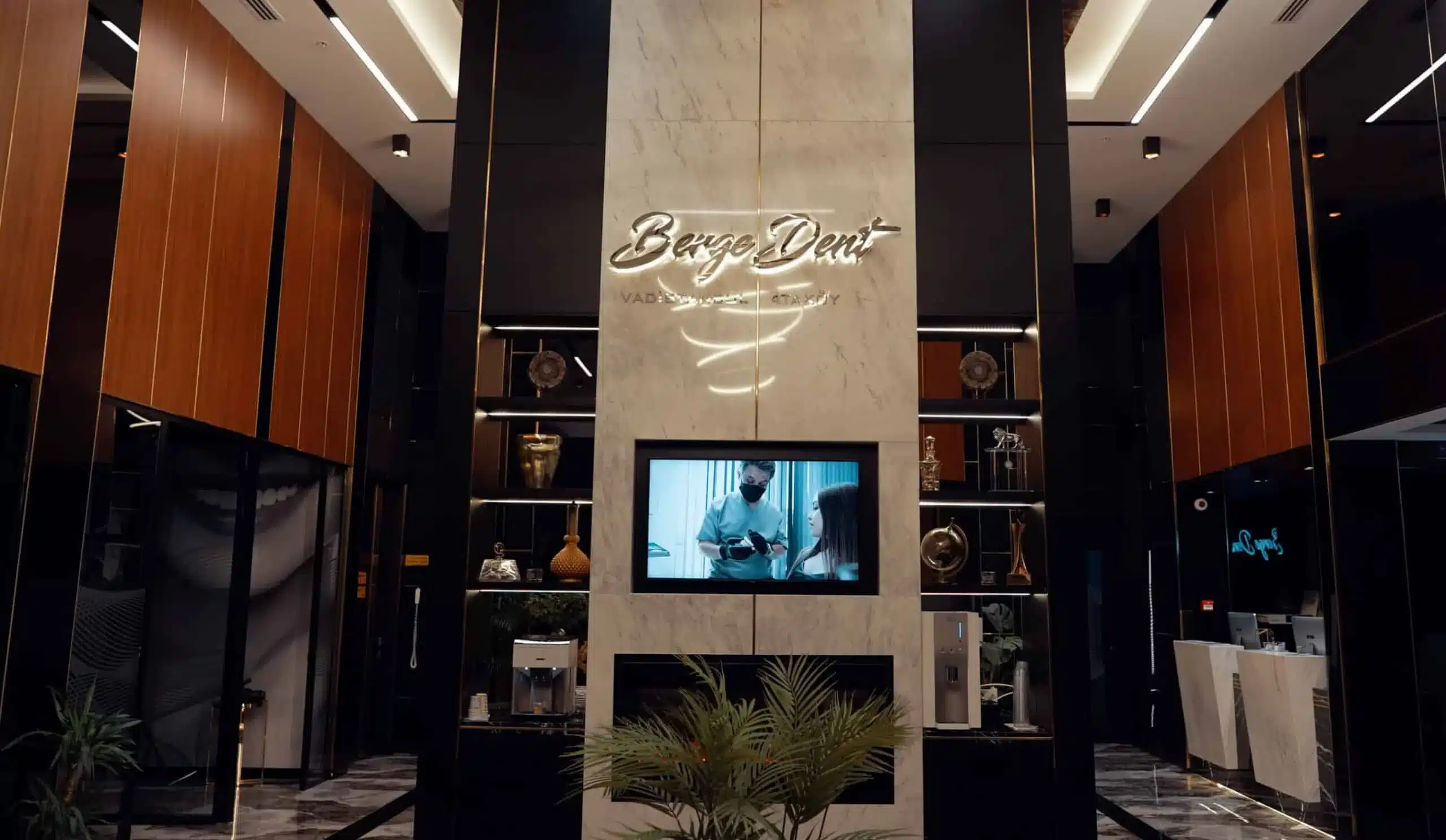 Bergedent clinic lobby - click to start virtual tour