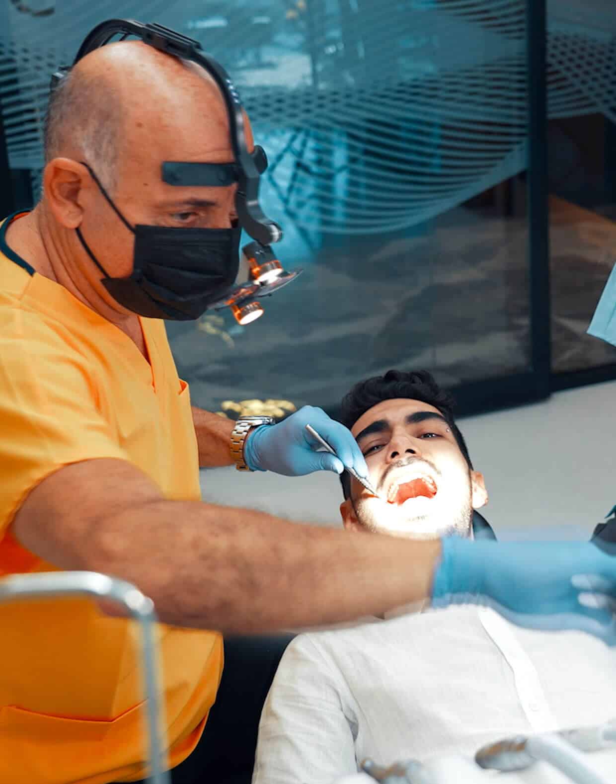 Full Veneers And Crowns In İstanbul, Turkey Dentist Turkey